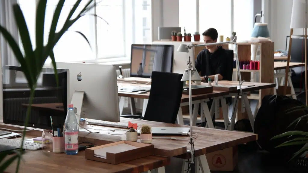 View of a tidy desk in a clean office: how a clean office can boost productivity