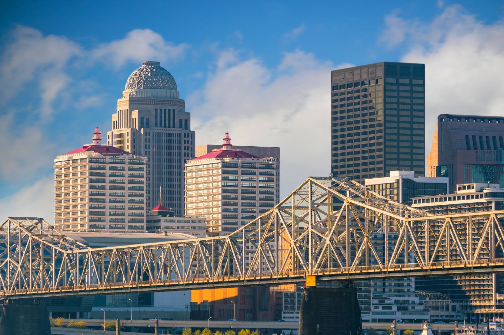 Louisville, Kentucky skyline